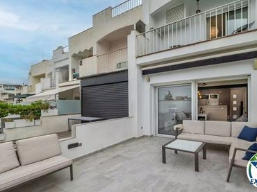 Casa con piscina en venta en Calle Carrer Port del sol numéro 22