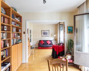 Sala d'estar de Apartament en venda en  Madrid Capital