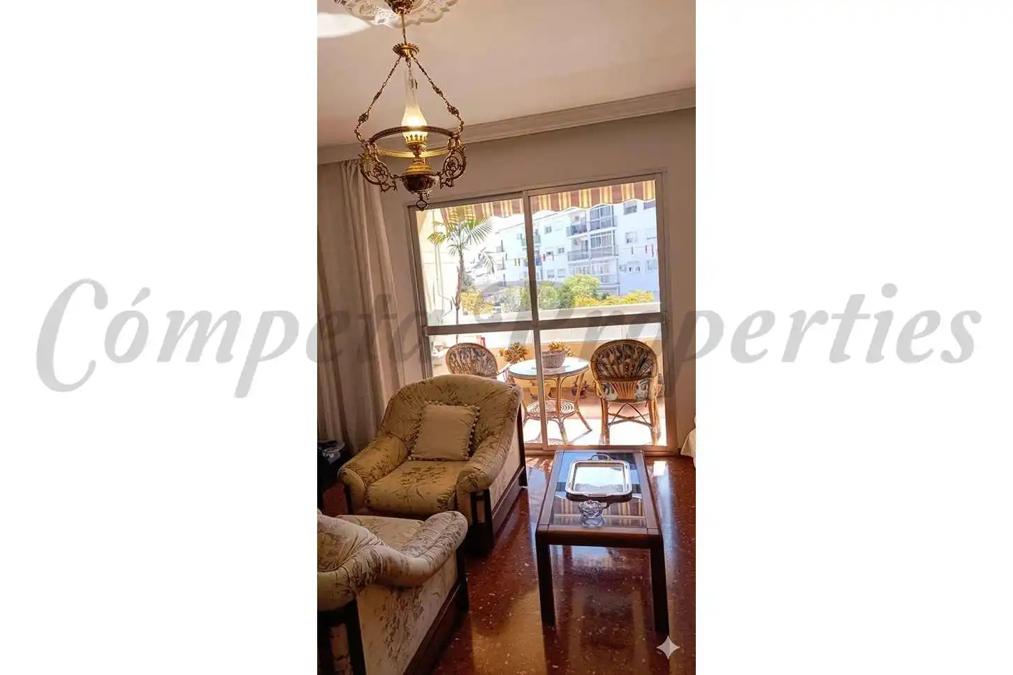 Sala de estar de Apartamento en venta en Nerja con Amueblado y Balcón
