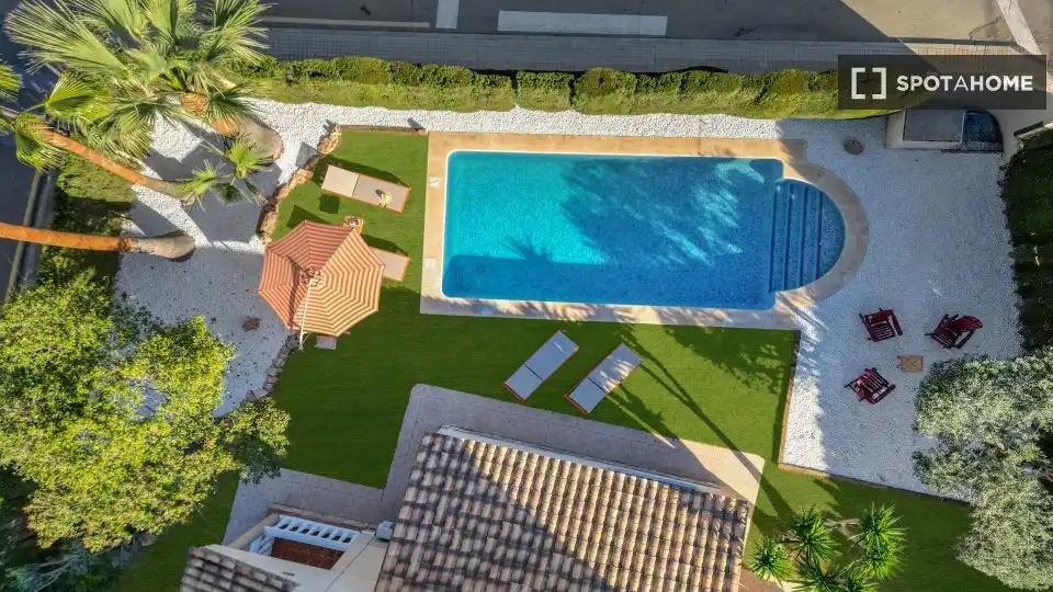 Swimming pool of Flat for rent in L'Eliana  with Air Conditioner, Heating and Furnished