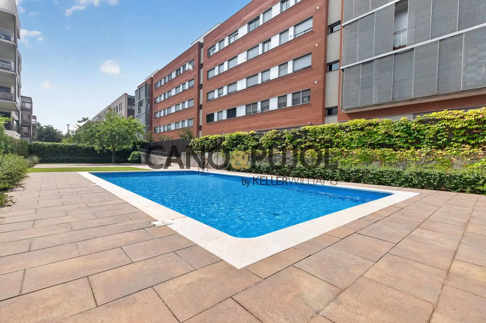 Piscina de Pis en venda en Sant Cugat del Vallès amb Aire condicionat, Calefacció i Parquet