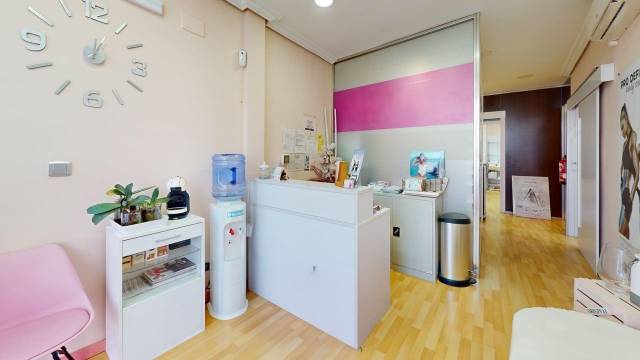 Local comercial en Alquiler en Plaza de los Reyes de España 6, local 5 en Centro Urbano