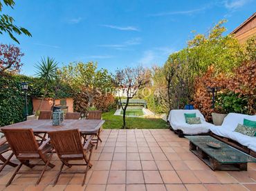 Casa pareada con piscina en venta en Avenida Avenida Toscana