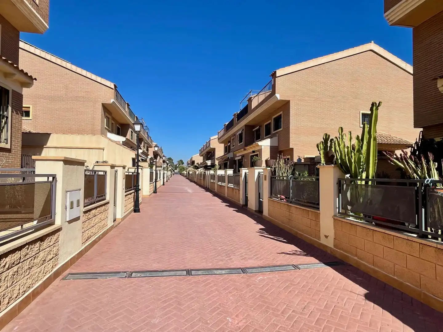 Vista exterior de Casa o xalet en venda en Sant Joan d'Alacant amb Aire condicionat, Calefacció i Jardí privat