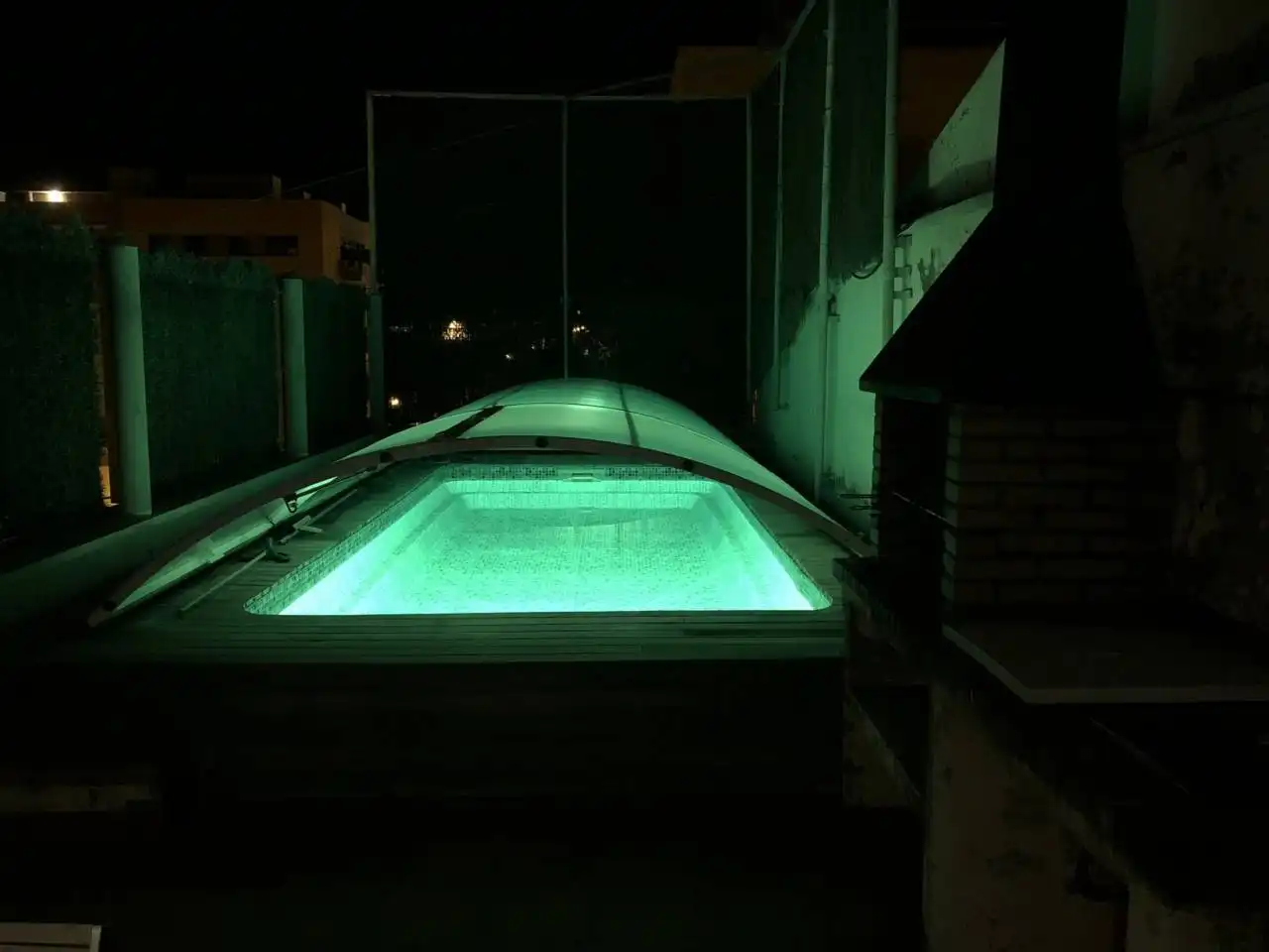 Schwimmbecken von Einfamilien-Reihenhaus zum Verkauf in Terrassa mit Heizung, Terrasse und Schwimmbad