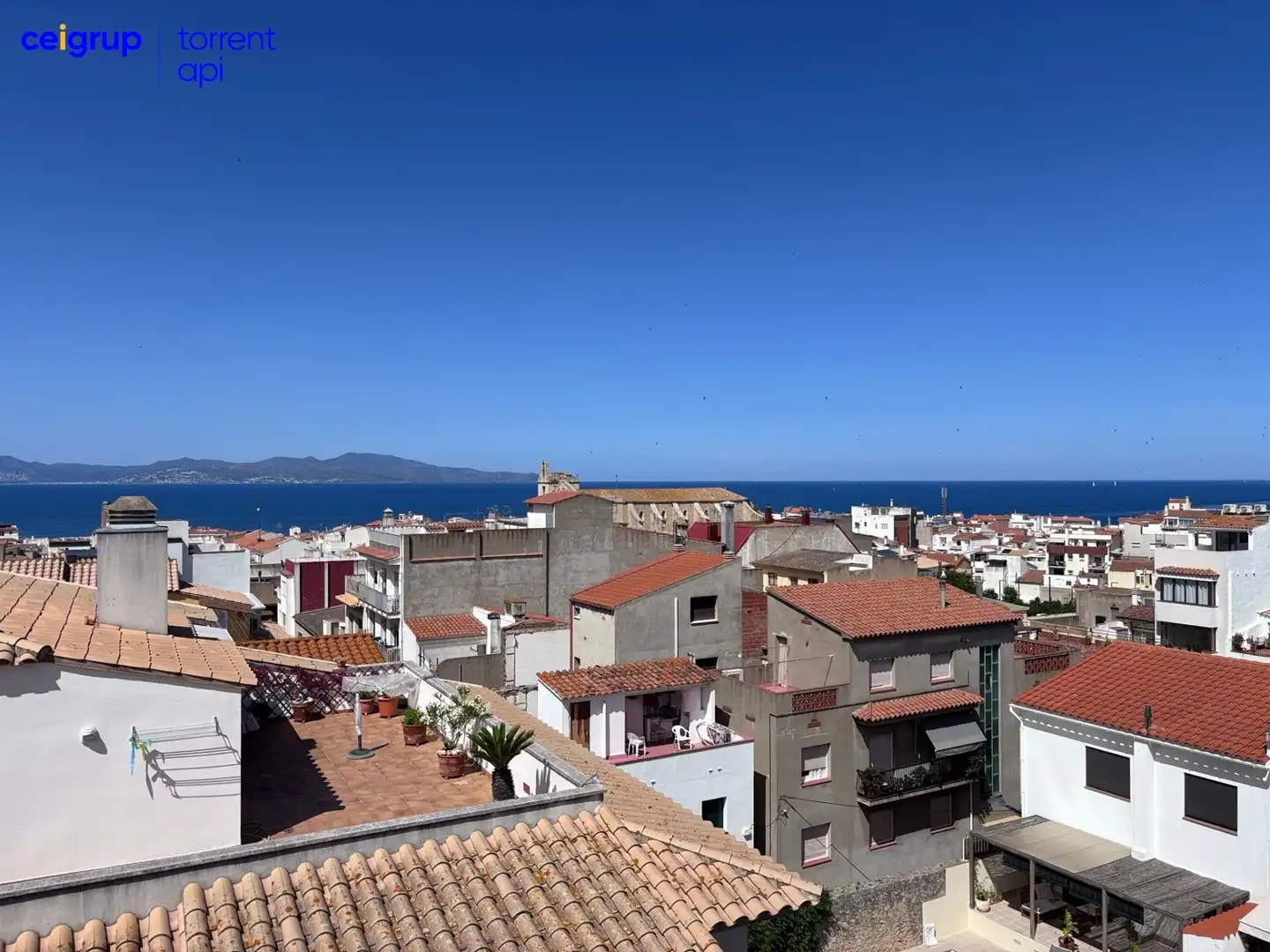 Vista exterior de Àtic en venda en L'Escala amb Calefacció i Terrassa