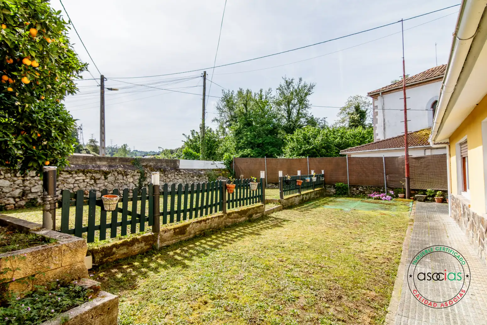 Casa o chalet en venta en Las Regueras   con Calefacción y Jardín privado