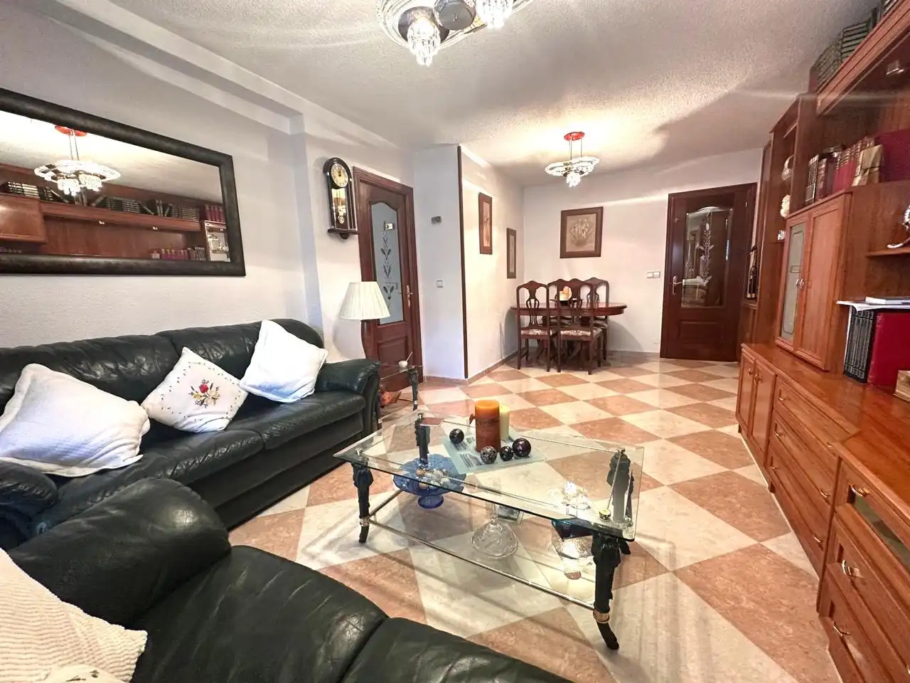 Sala d'estar de Pis en venda en Torrejón de Ardoz amb Calefacció, Terrassa i Piscina comunitària