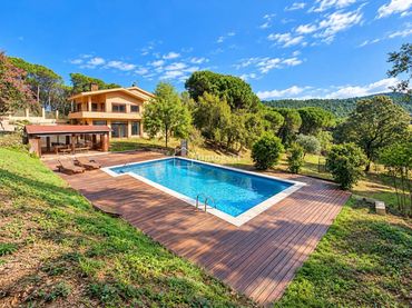 Casa amb piscina en venda a Cassà de la Selva