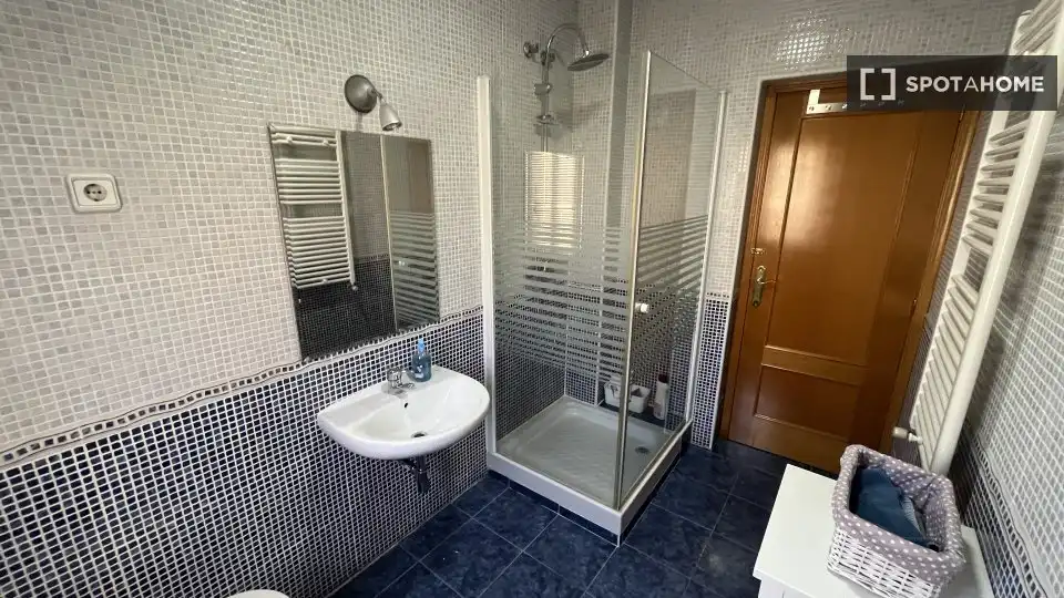 Baño de Piso para compartir en Murcia con Aire acondicionado, Calefacción y Amueblado
