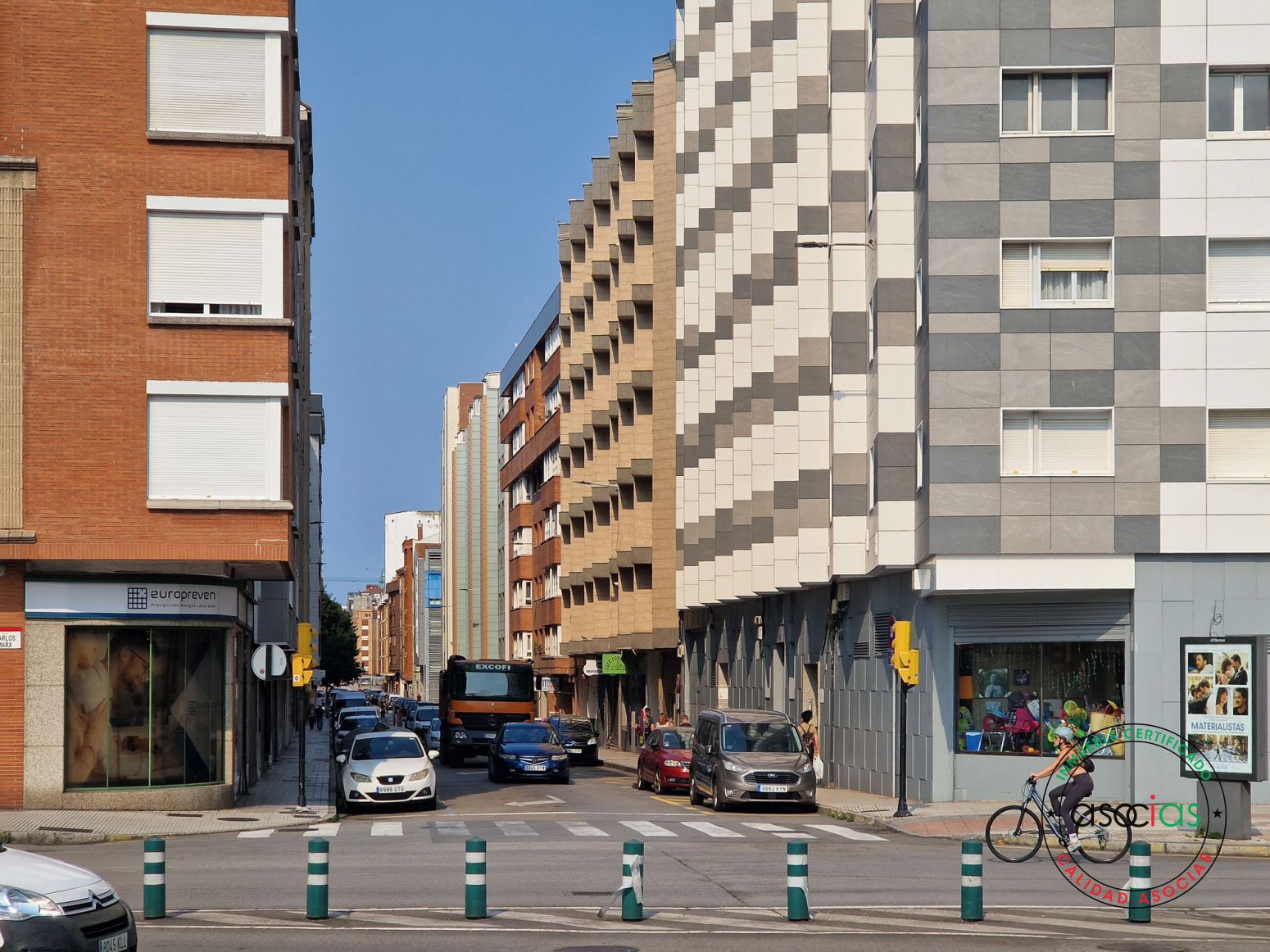 Vista exterior de Pis en venda en Gijón  amb Calefacció