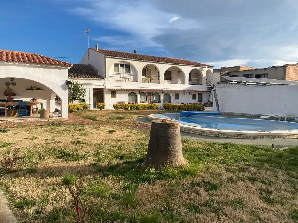 Jardí de Finca rústica en venda en Sant Mateu amb Calefacció, Traster i Piscina