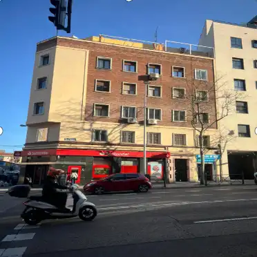 Vista exterior de Pis en venda en Madrid amb Traster i Alarma