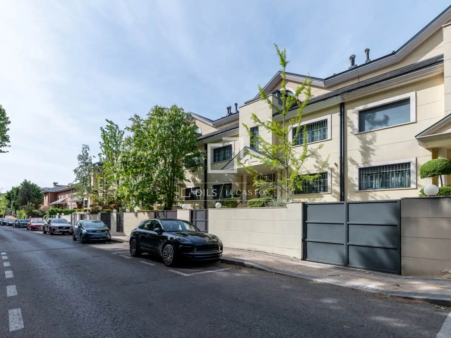 Vista exterior de Casa o chalet en venta en Madrid con Aire acondicionado, Calefacción y Jardín privado