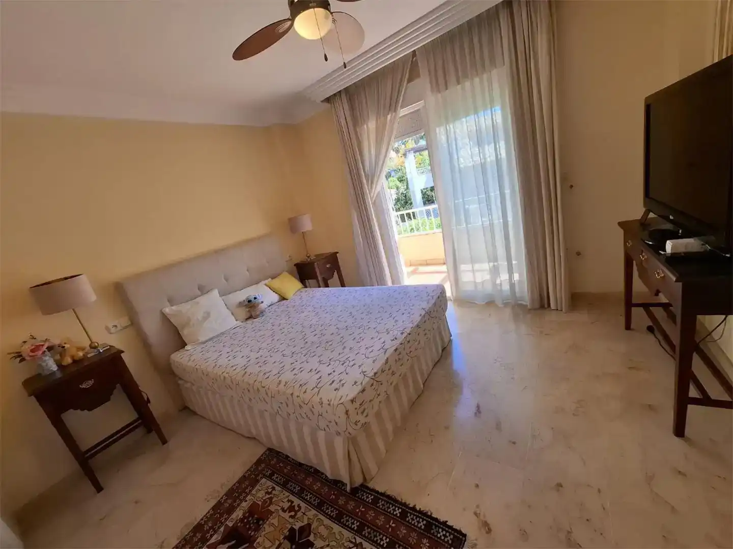 Dormitori de Casa adosada en venda en Marbella amb Piscina i Balcó