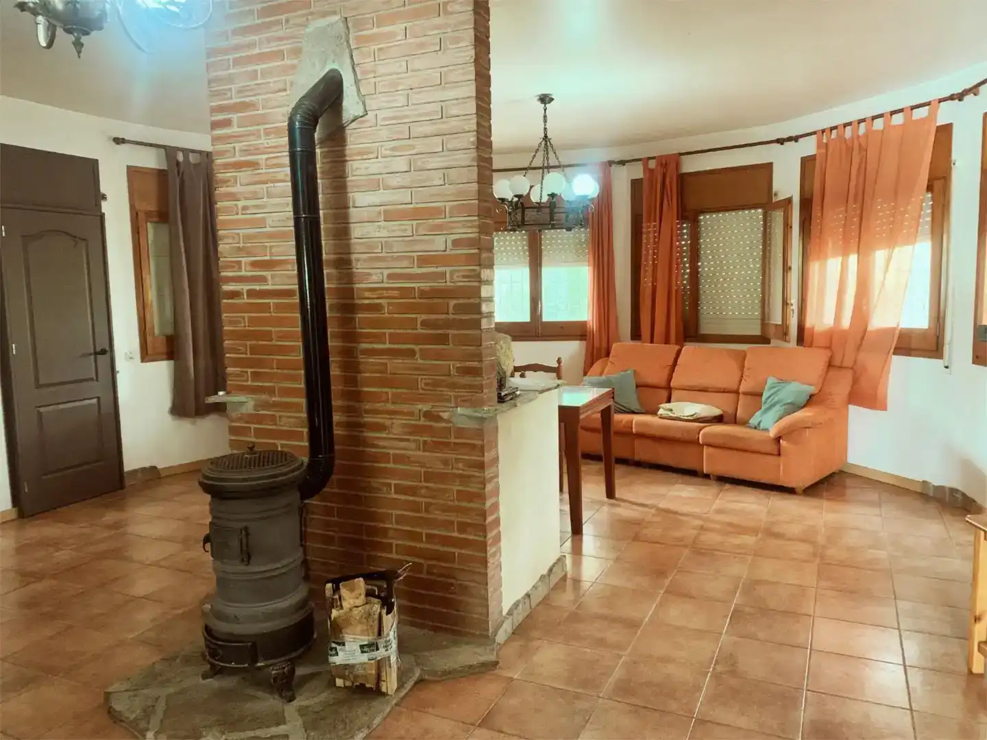 Wohnzimmer von Country house zum Verkauf in Reus mit Schwimmbad und Balkon