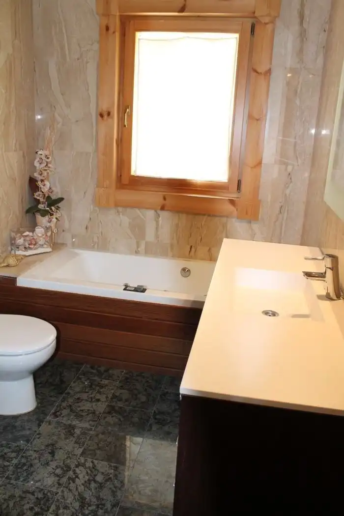 Bany de Casa o xalet en venda en Vallgorguina amb Calefacció, Jardí privat i Terrassa