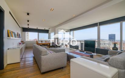 Living room of Flat for sale in  Barcelona Capital  with Terrace, Swimming Pool and Balcony