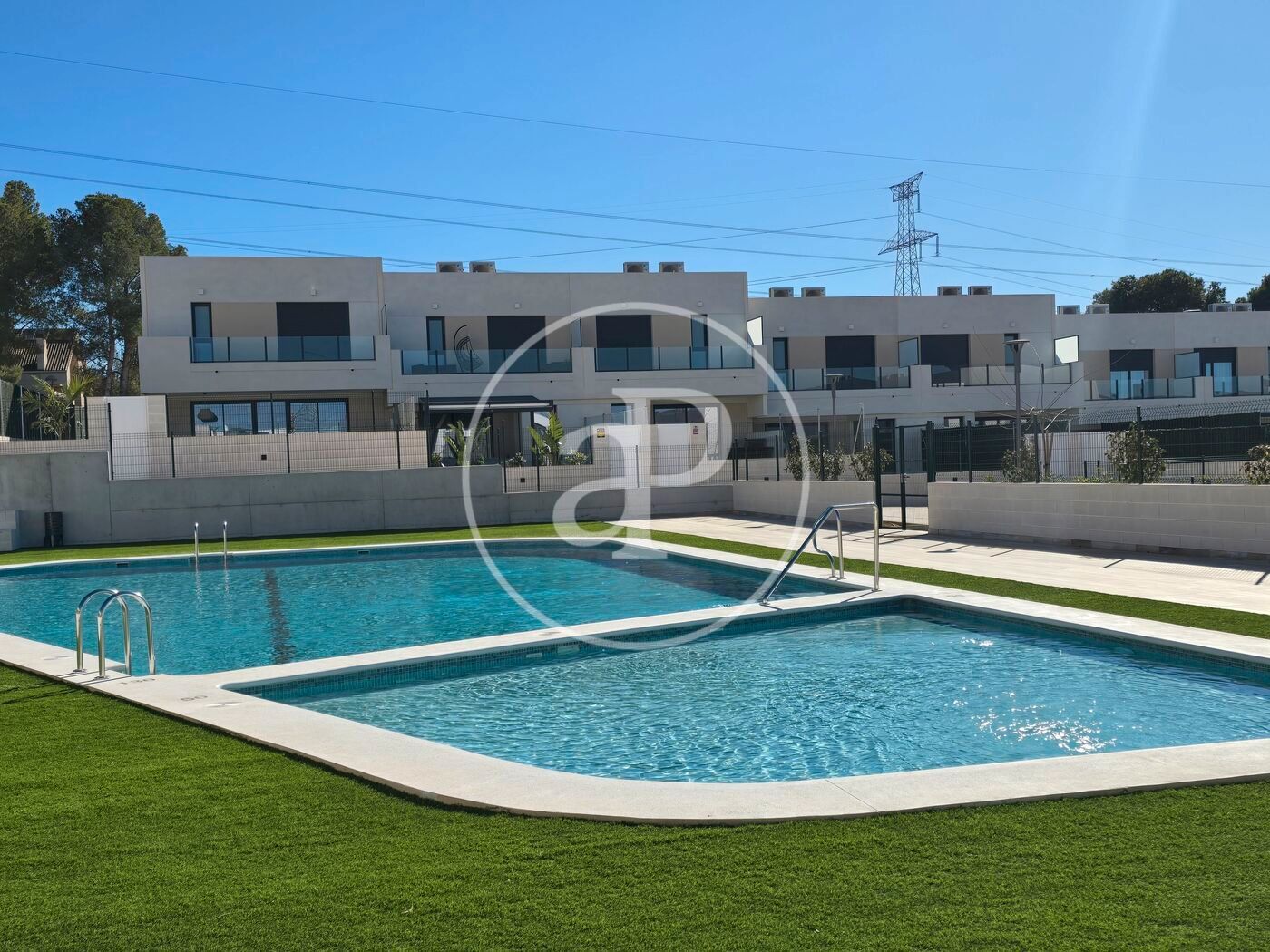 Piscina de Casa adosada en venda en Bétera amb Aire condicionat, Calefacció i Jardí privat