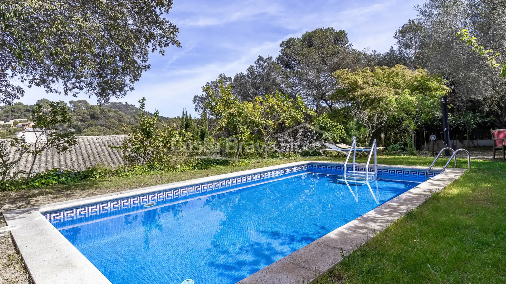Casa con piscina en venta en Carrer de Joaquim Ruyra, imagen 2