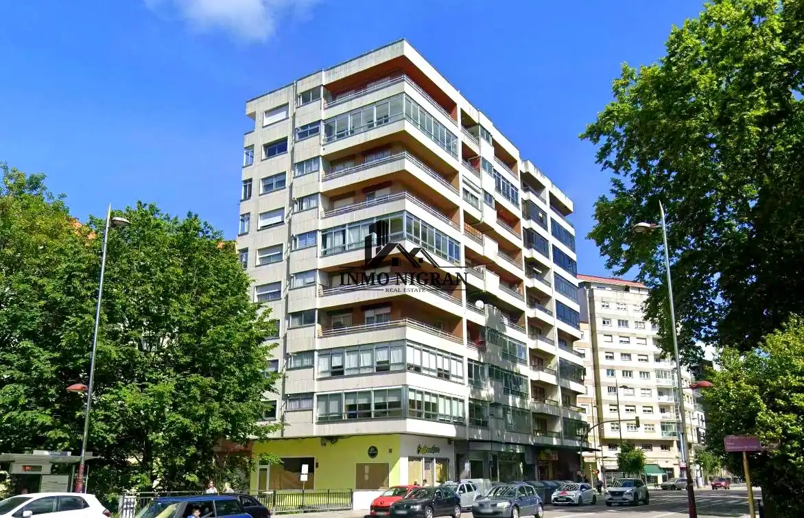 Vista exterior de Piso en venta en Vigo  con Balcón