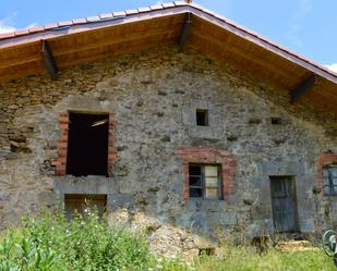 Außenansicht von Country house zum verkauf in Merindad de Valdeporres mit Terrasse