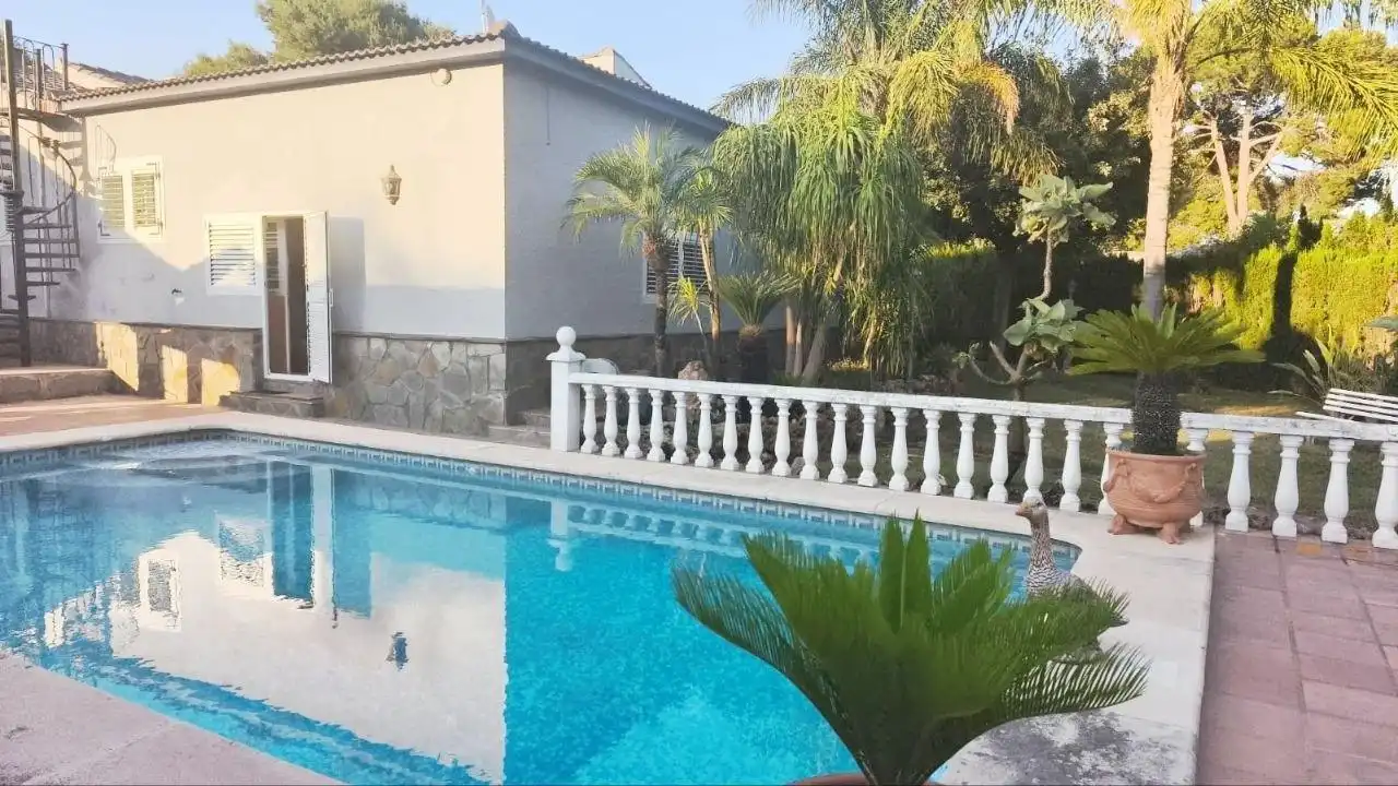 Piscina de Casa o chalet en venta en Paterna con Aire acondicionado, Calefacción y Jardín privado