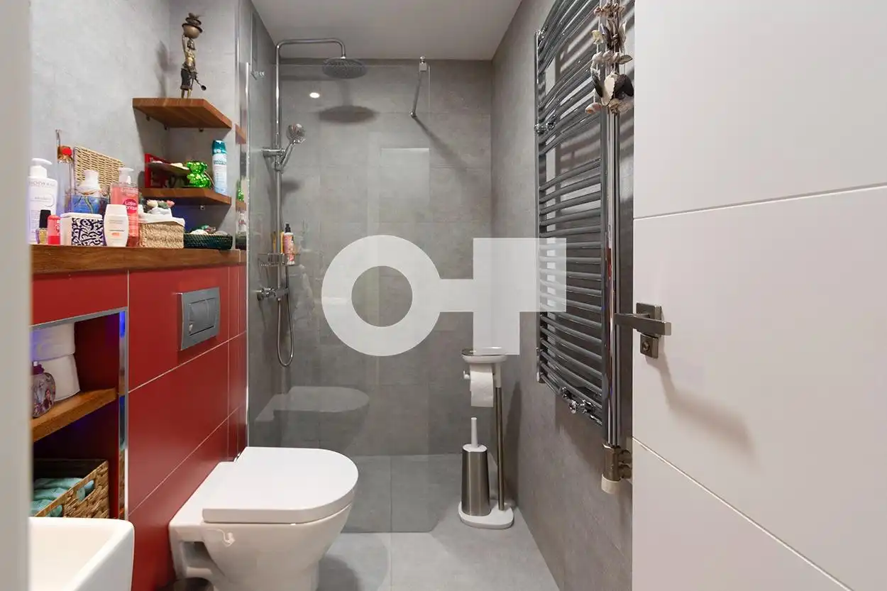 Baño de Casa adosada en venta en Castelldefels con Aire acondicionado, Jardín privado y Parquet