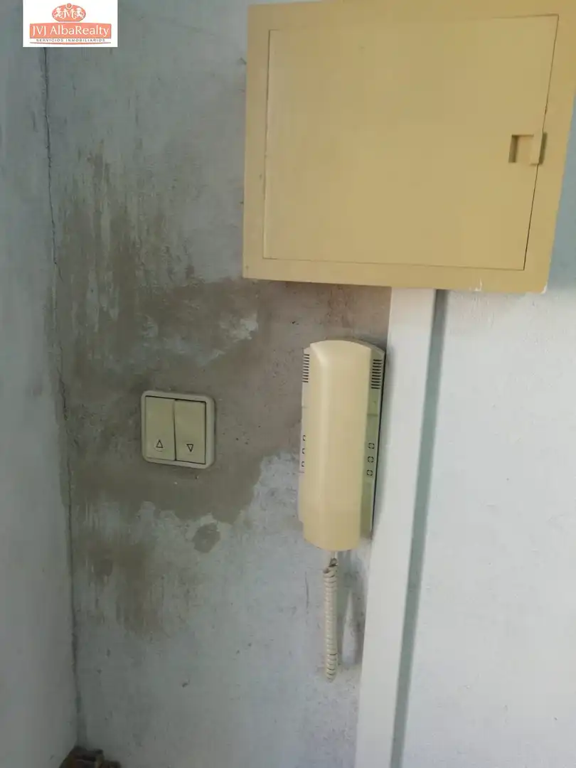 Aparcament de Local en venda en Madrigueras