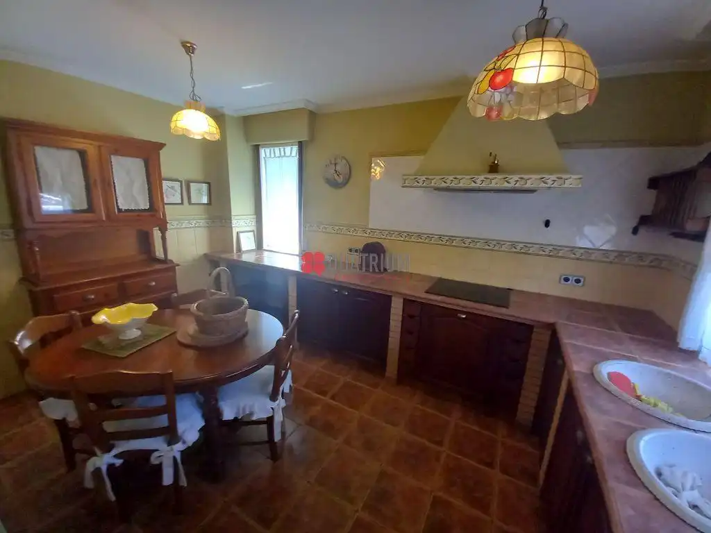 Cocina de Casa o chalet de alquiler en Santiago de Compostela  con Calefacción, Jardín privado y Trastero
