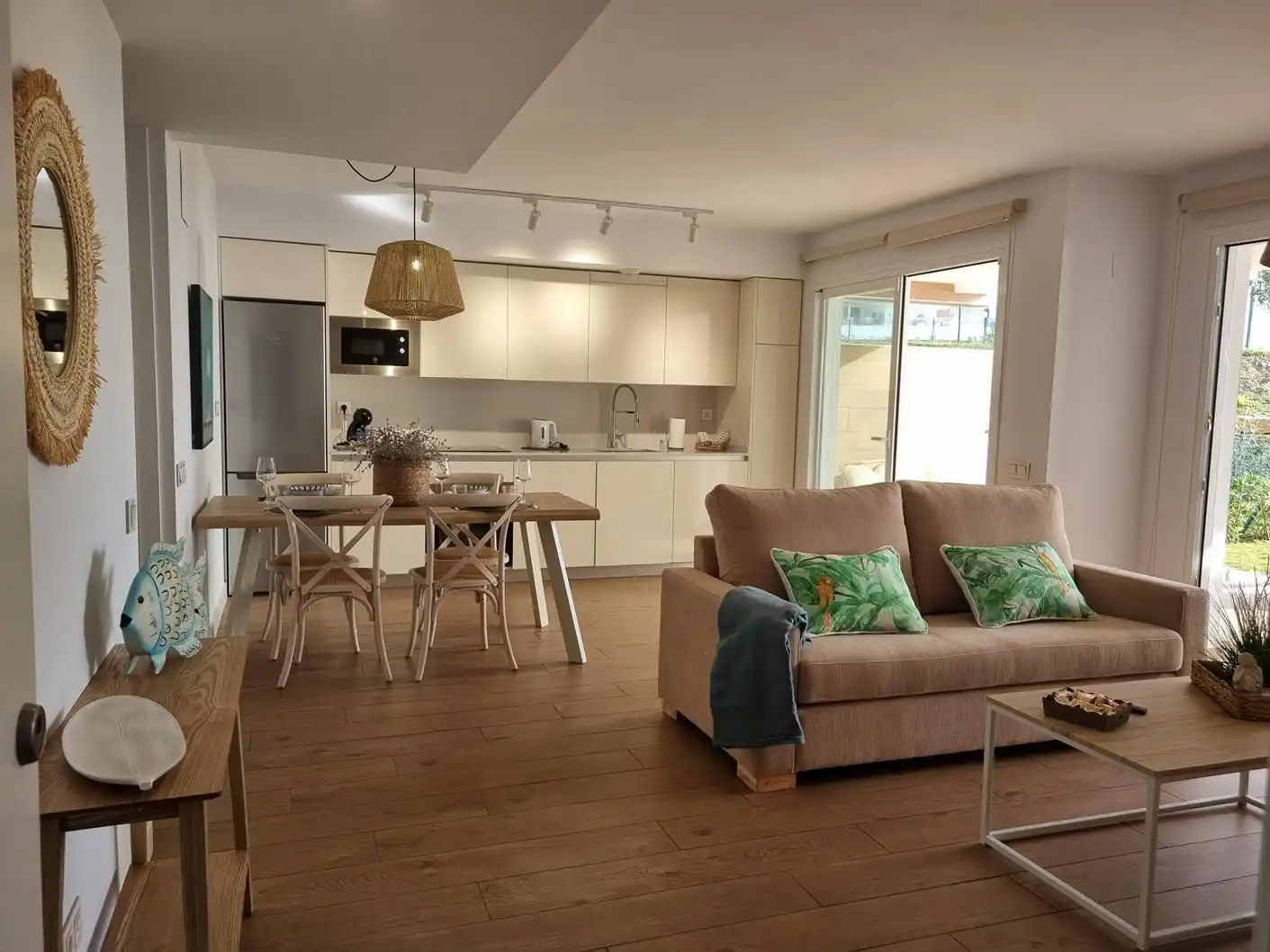 Sala d'estar de Apartament de lloguer en Torrox amb Aire condicionat, Calefacció i Jardí privat