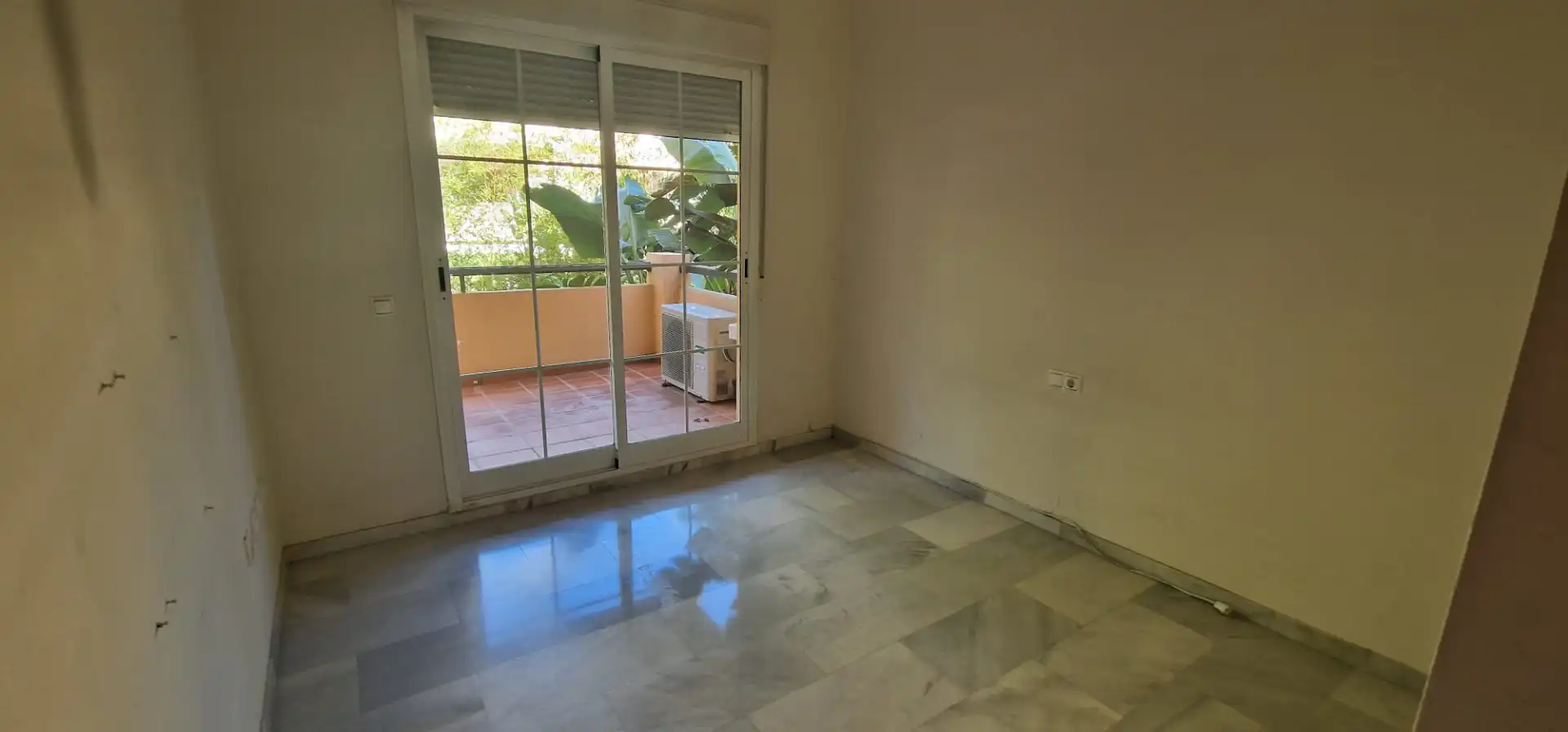 Dormitori de Pis en venda en Marbella amb Terrassa i Piscina comunitària