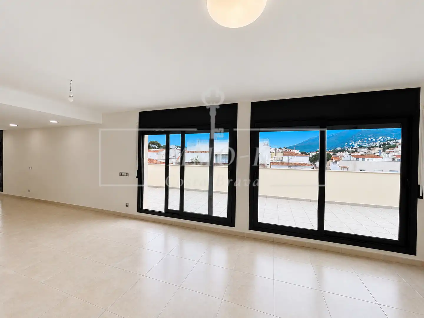 Living room of Flat for sale in Llançà  with Air Conditioner, Heating and Terrace