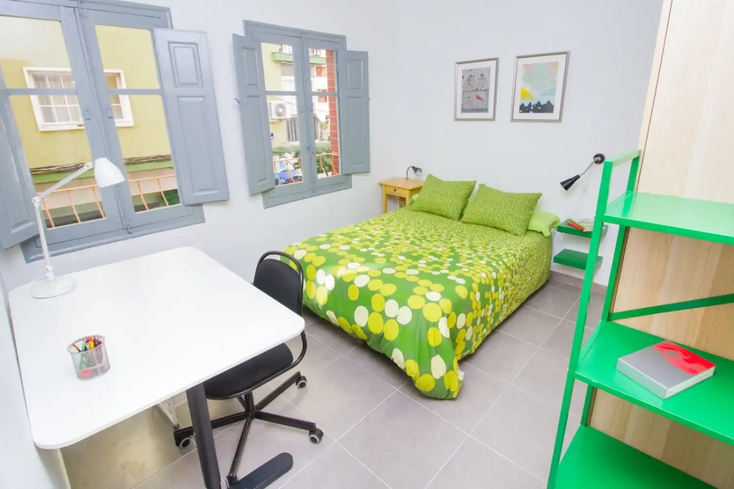Dormitori de Apartament de lloguer en Málaga amb Moblat, Rentadora i Microones