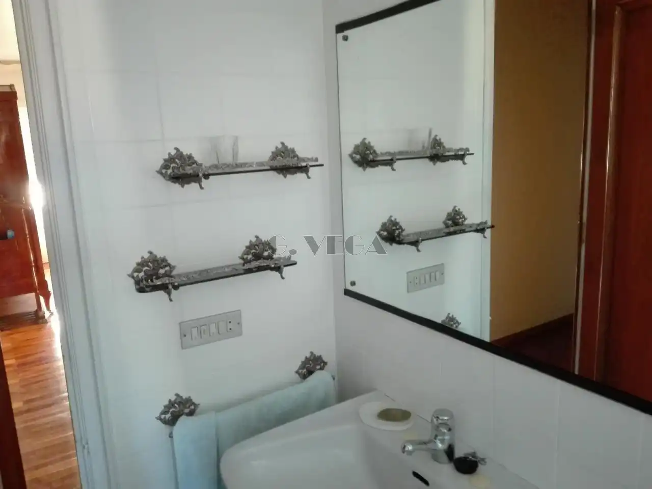 Bathroom of Flat for rent in Vigo   with Heating, Parquet flooring and Furnished