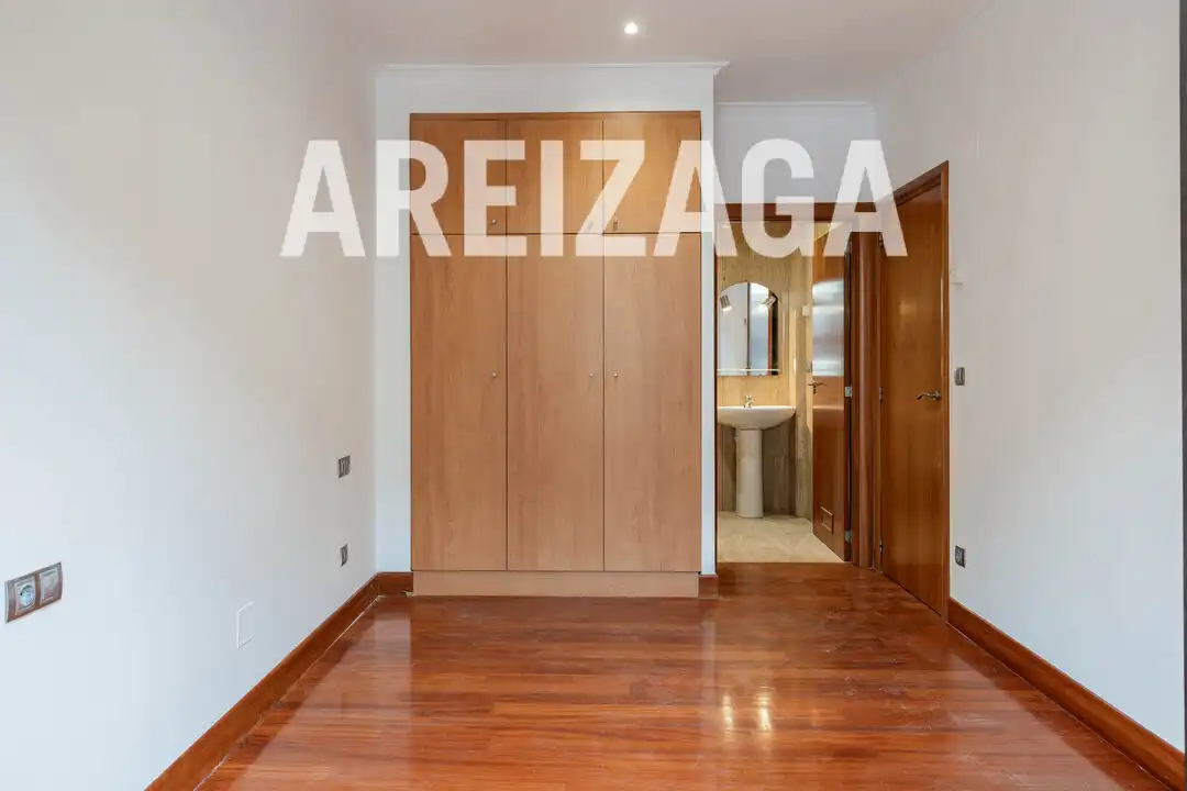 Bedroom of Flat for sale in Donostia - San Sebastián   with Heating and Balcony