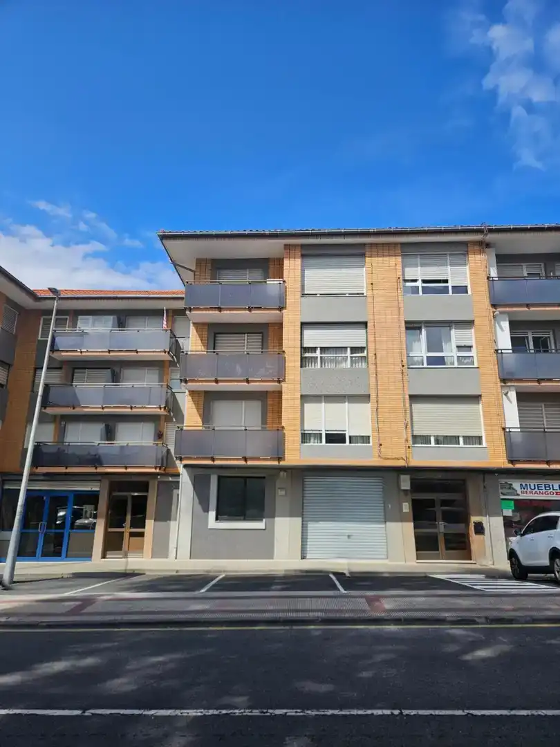Vista exterior de Piso en venta en Berango con Balcón