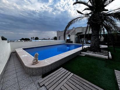 Piscina de Casa adosada en venda en Torrevieja amb Aire condicionat, Terrassa i Traster