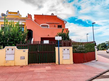 Casa amb balcó en venda a Roda