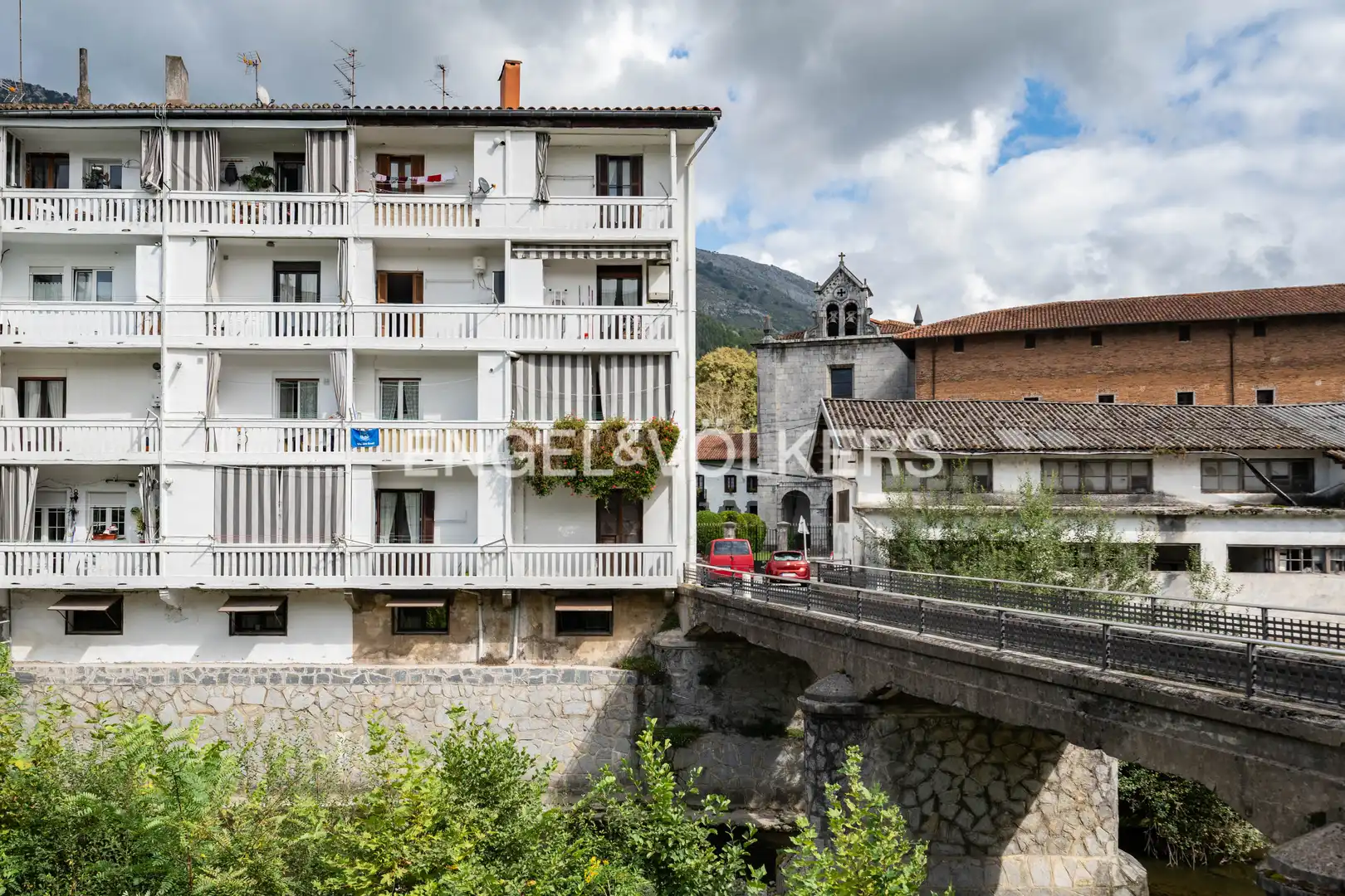Vista exterior de Piso en venta en Azkoitia con Calefacción, Trastero y Balcón