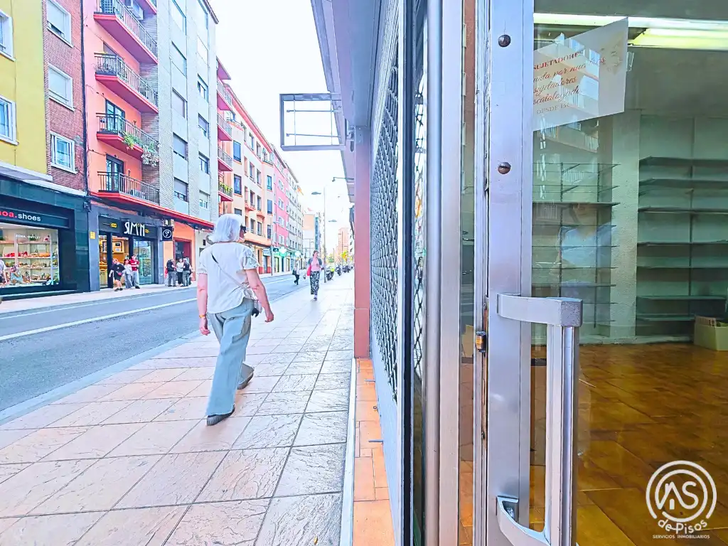Vista exterior de Local de alquiler en Zaragoza con Aire acondicionado, Calefacción y Internet