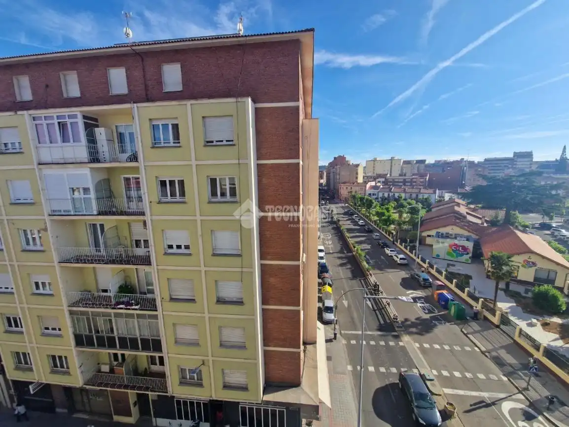 Vista exterior de Piso en venta en Palencia con Calefacción, Parquet y Terraza