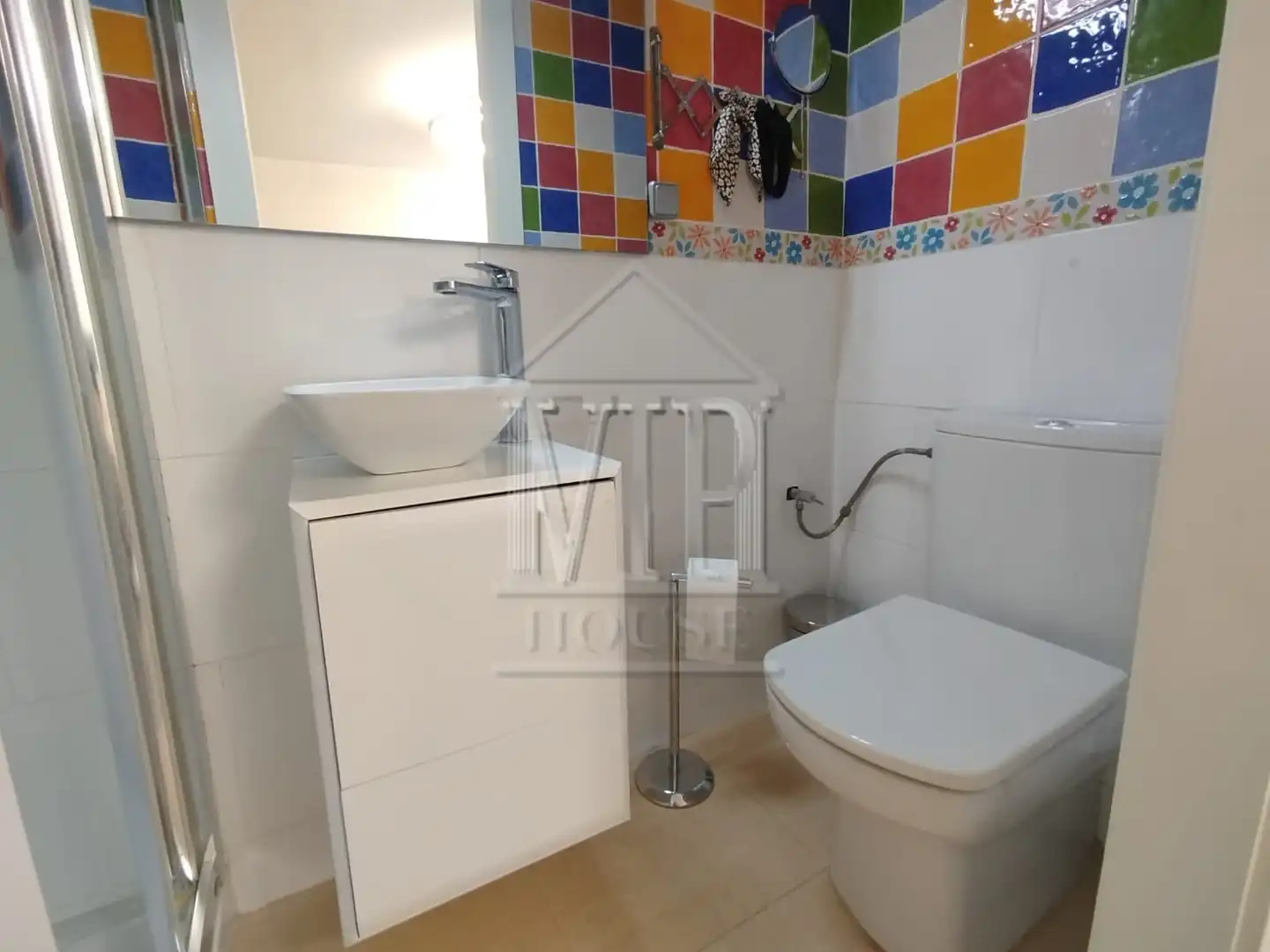 Badezimmer von Einfamilien-Reihenhaus zum Verkauf in Badalona mit Klimaanlage, Heizung und Parkett