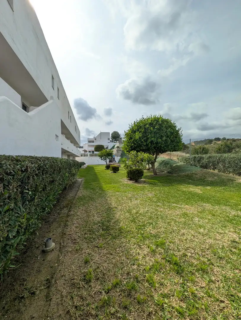 Jardí de Dúplex en venda en Estepona amb Terrassa, Internet i Piscina comunitària