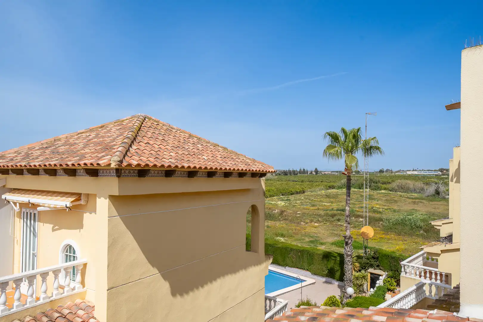 Vista exterior de Casa adosada en venta en Guardamar del Segura con Aire acondicionado, Jardín privado y Terraza