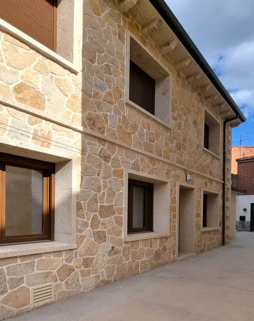 Vista exterior de Casa adosada de alquiler en Guadalix de la Sierra con Calefacción, Trastero y Horno