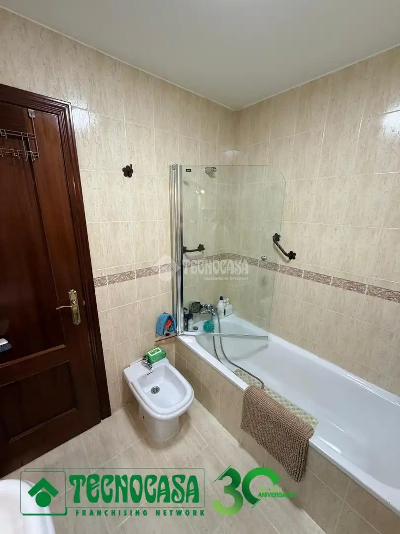Badezimmer von Wohnung zum Verkauf in Toledo mit Klimaanlage, Heizung und Terrasse