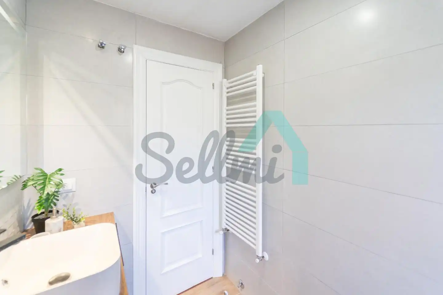 Baño de Ático en venta en Oviedo  con Calefacción, Parquet y Terraza
