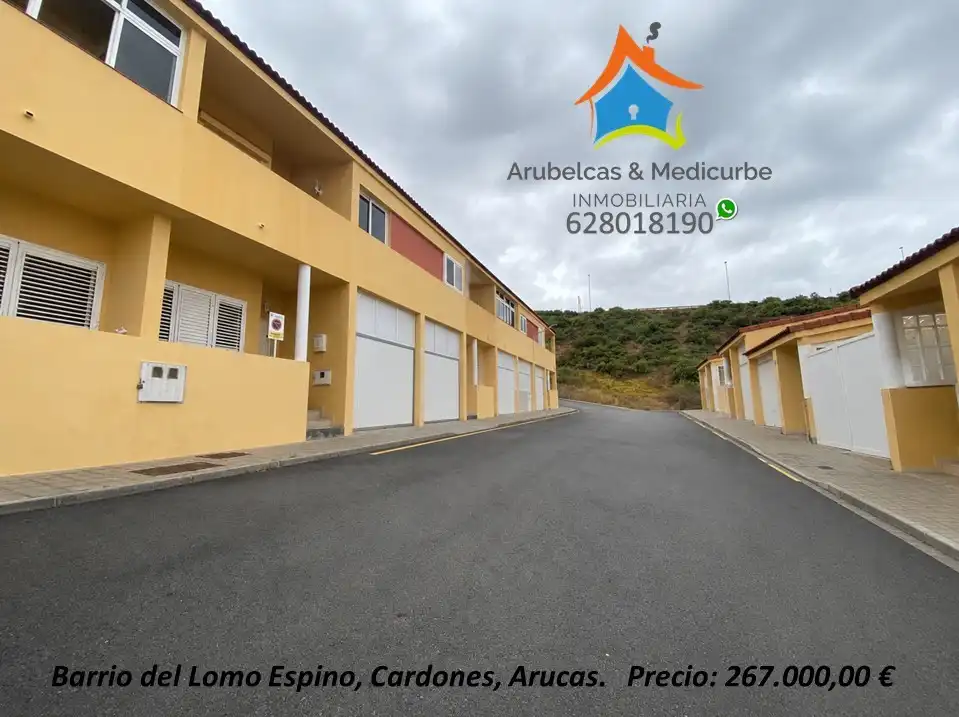 Parking de Casa adosada en venta en Arucas con Balcón
