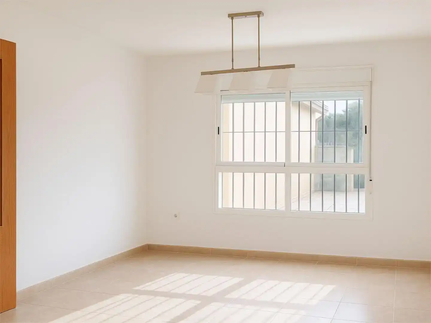 Sala d'estar de Casa adosada en venda en Roquetas de Mar amb Aire condicionat, Piscina i Balcó